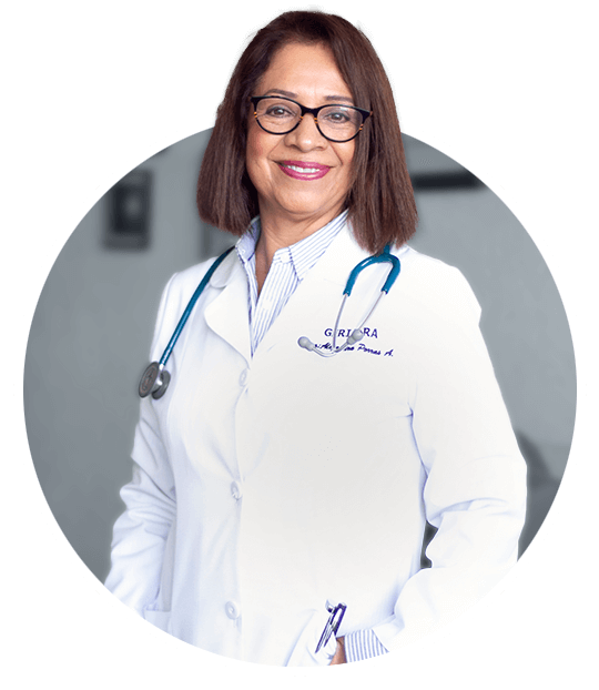 Retrato de la Dra. Alejandra Porras, la más destacada geriatra en Puebla.